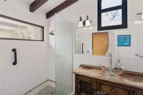 Bath - 3729 Olive Ave, Long Beach, CA 90807 photo 4 of 5