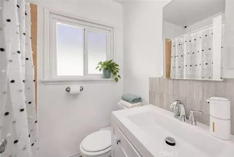 Bath - 12230 Dunrobin, Downey, CA 90242 photo 1 of 3