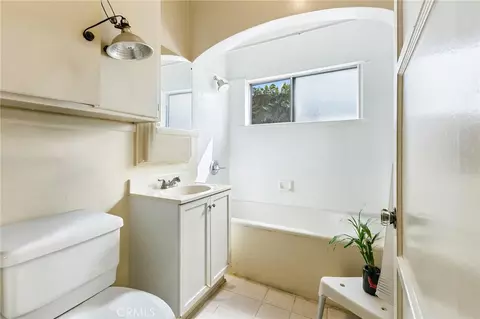 Bath - 3514 E 4th, Long Beach, CA 90814 photo 1 of 2