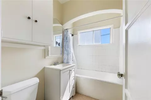 Bath - 3514 E 4th, Long Beach, CA 90814 photo 2 of 2