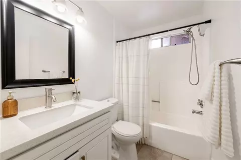 Bath - 2507 E 15th, Long Beach, CA 90804 photo 3 of 3