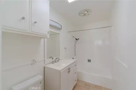 Bath - 939 E Appleton St #5, Long Beach, CA 90802 photo 1 of 3