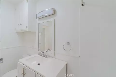 Bath - 939 E Appleton St #5, Long Beach, CA 90802 photo 3 of 3