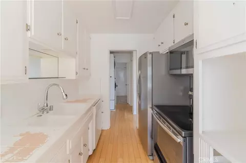 Kitchen - 939 E Appleton St #5, Long Beach, CA 90802 photo 3 of 4