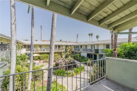 Exterior - 939 E Appleton St #5, Long Beach, CA 90802 photo 3 of 10
