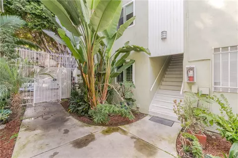 Exterior - 939 E Appleton St #5, Long Beach, CA 90802 photo 6 of 10