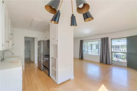Living - 939 E Appleton St #5, Long Beach, CA 90802 photo 7 of 7