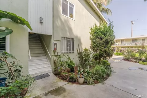 Exterior - 939 E Appleton St #5, Long Beach, CA 90802 photo 5 of 10