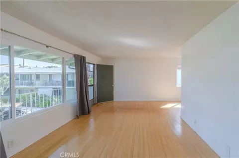 Living - 939 E Appleton St #5, Long Beach, CA 90802 photo 2 of 7