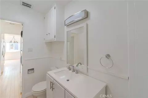 Bath - 939 E Appleton St #5, Long Beach, CA 90802 photo 2 of 3