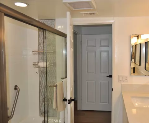 Bath - 1 3rd Pl #2, Long Beach, CA 90802 photo 2 of 4