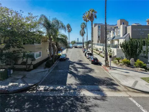View/Area - 1 3rd Pl #2, Long Beach, CA 90802 photo 3 of 4