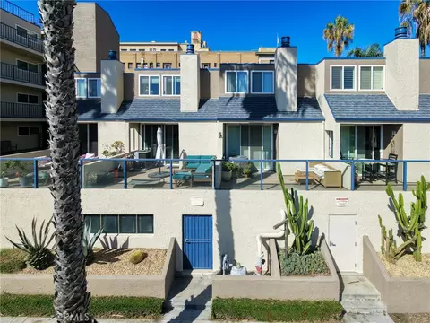 Exterior - 1 3rd Pl #2, Long Beach, CA 90802 photo 5 of 6