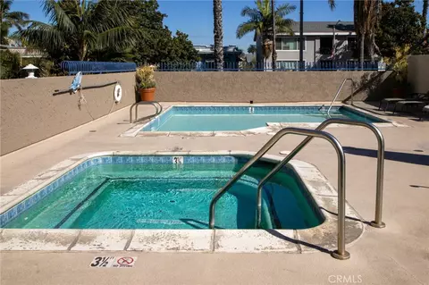 Exterior - 1 3rd Pl #2, Long Beach, CA 90802 photo 4 of 6