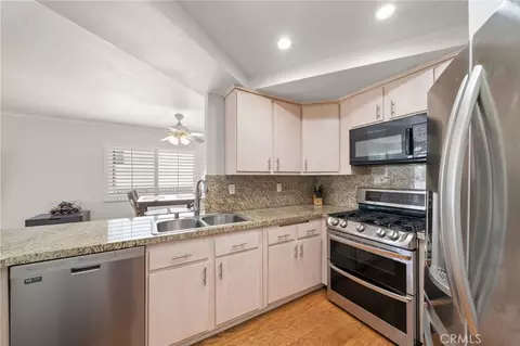 Kitchen - 955 E 3rd St #203, Long Beach, CA 90802 photo 1 of 1