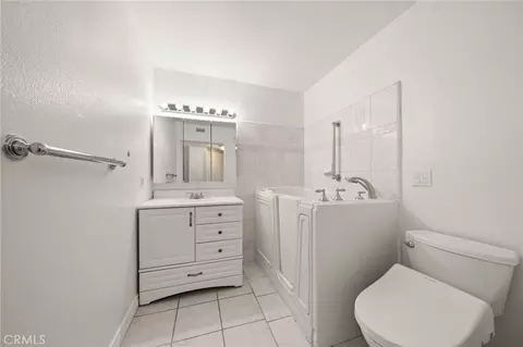 Bath - 955 E 3rd St #203, Long Beach, CA 90802 photo 1 of 4