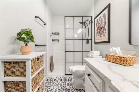 Bath - 1045 E 3rd St #4, Long Beach, CA 90802 photo 2 of 5