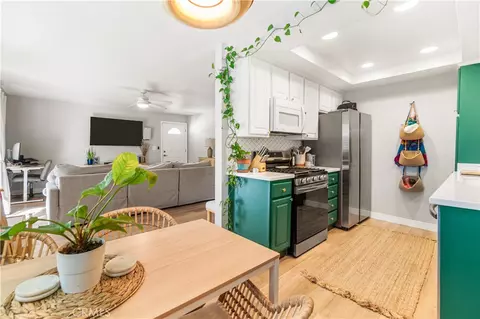 Kitchen - 1045 E 3rd St #4, Long Beach, CA 90802 photo 4 of 4