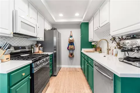 Kitchen - 1045 E 3rd St #4, Long Beach, CA 90802 photo 1 of 4