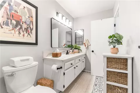 Bath - 1045 E 3rd St #4, Long Beach, CA 90802 photo 3 of 5