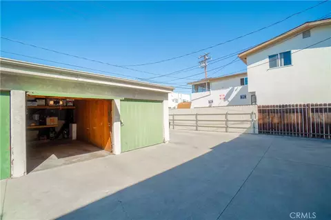 Exterior - 1045 E 3rd St #4, Long Beach, CA 90802 photo 8 of 9