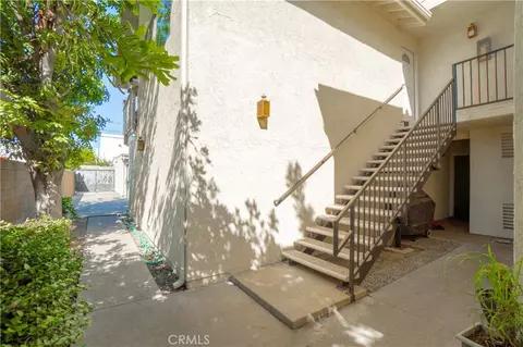 Exterior - 1045 E 3rd St #4, Long Beach, CA 90802 photo 4 of 9
