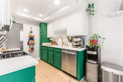 Kitchen - 1045 E 3rd St #4, Long Beach, CA 90802 photo 2 of 4