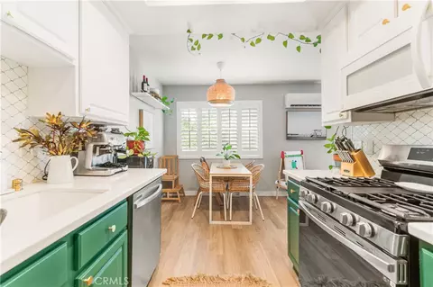 Kitchen - 1045 E 3rd St #4, Long Beach, CA 90802 photo 3 of 4