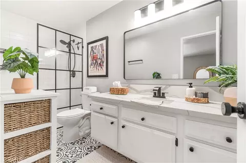 Bath - 1045 E 3rd St #4, Long Beach, CA 90802 photo 1 of 5
