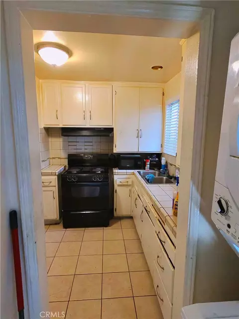 Kitchen - 2310 W Compton, Compton, CA 90220 photo 2 of 4