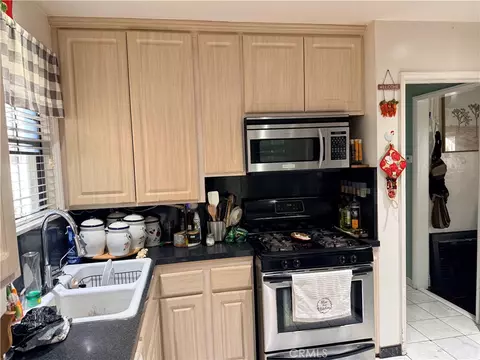 Kitchen - 2310 W Compton, Compton, CA 90220 photo 3 of 4
