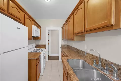 Kitchen - 425 W 4th, Long Beach, CA 90802 photo 3 of 3