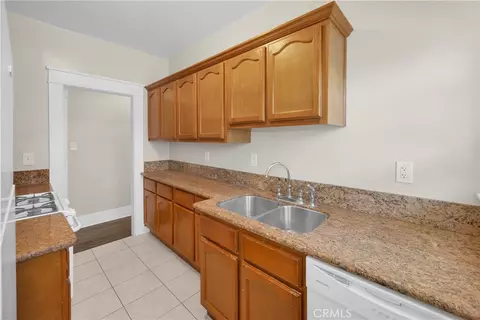 Kitchen - 425 W 4th, Long Beach, CA 90802 photo 2 of 3