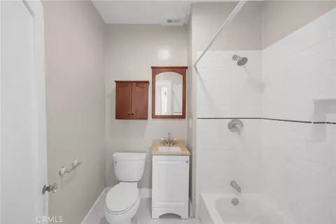 Bath - 425 W 4th, Long Beach, CA 90802 photo 1 of 2