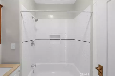 Bath - 425 W 4th, Long Beach, CA 90802 photo 2 of 2