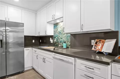 Kitchen - 333 Junipero Ave #1C, Long Beach, CA 90814 photo 3 of 6