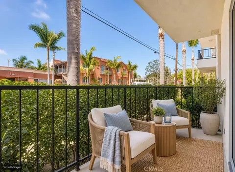 Exterior - 333 Junipero Ave #1C, Long Beach, CA 90814 photo 3 of 8