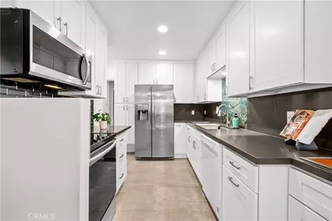 Kitchen - 333 Junipero Ave #1C, Long Beach, CA 90814 photo 2 of 6