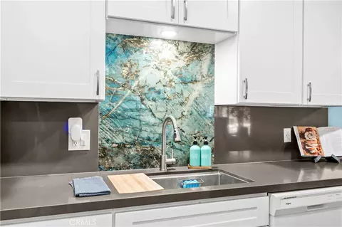 Kitchen - 333 Junipero Ave #1C, Long Beach, CA 90814 photo 6 of 6