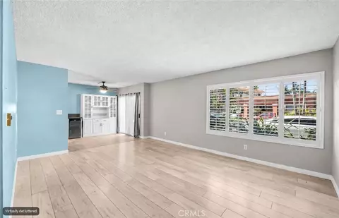 Living - 333 Junipero Ave #1C, Long Beach, CA 90814 photo 2 of 12