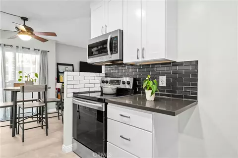 Kitchen - 333 Junipero Ave #1C, Long Beach, CA 90814 photo 5 of 6