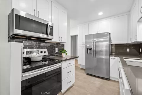 Kitchen - 333 Junipero Ave #1C, Long Beach, CA 90814 photo 4 of 6