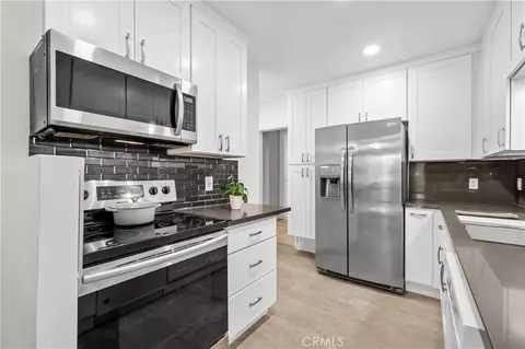 Kitchen - 333 Junipero Ave #1C, Long Beach, CA 90814 photo 1 of 6