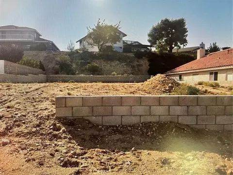 18200 Kalin Ranch Dr, Victorville, CA 92395