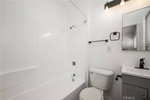 Bath - 1306 E Hellman St, Long Beach, CA 90813 photo 2 of 2