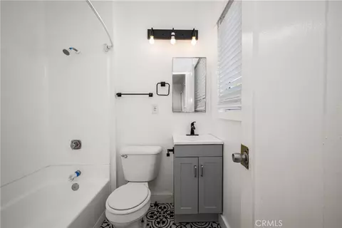 Bath - 1306 E Hellman St, Long Beach, CA 90813 photo 1 of 2