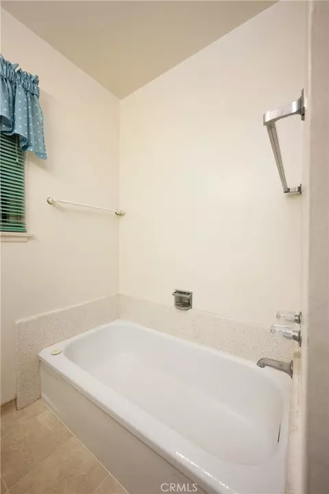 Bath - 3303 Faust Ave, Long Beach, CA 90808 photo 2 of 2