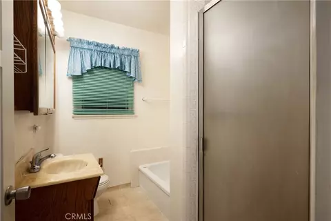 Bath - 3303 Faust Ave, Long Beach, CA 90808 photo 1 of 2
