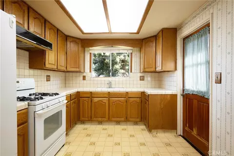 Kitchen - 3303 Faust Ave, Long Beach, CA 90808 photo 1 of 2