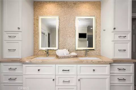 Bath - 6703 E La Cumbre, Orange, CA 92869 photo 2 of 6